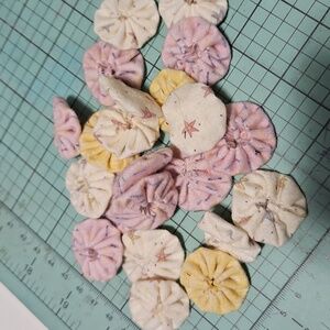 Yo yo's for quilt making or flowers on a quilt.  Lot of 23